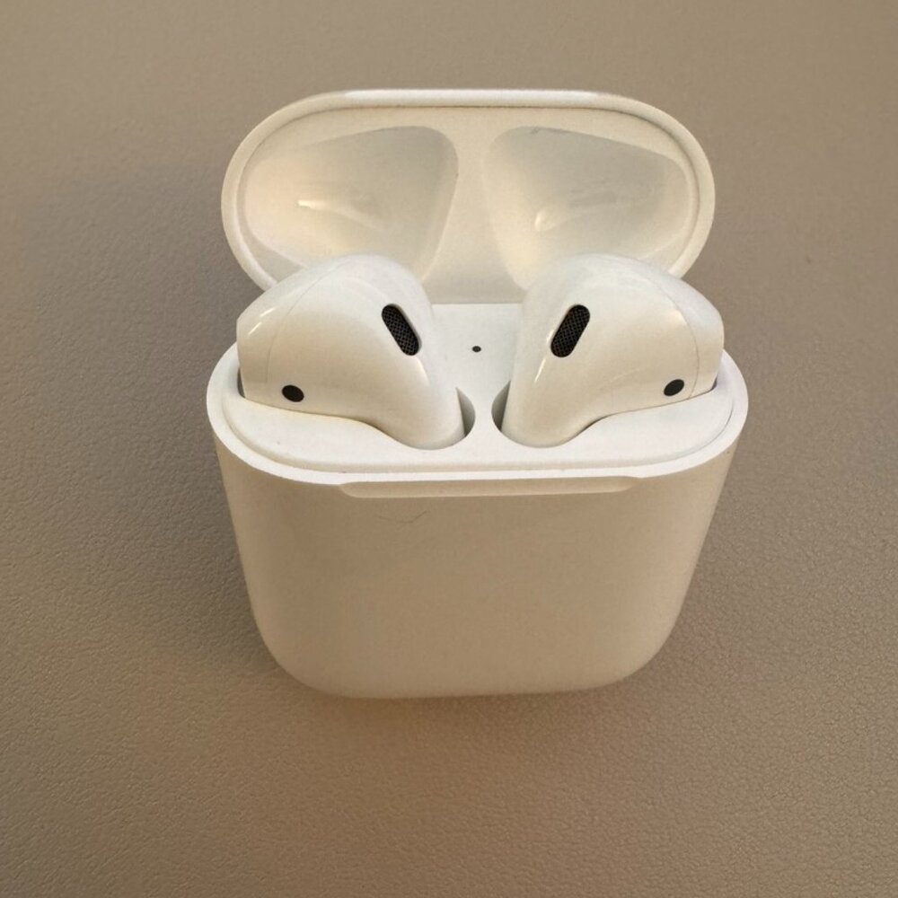 Apple AirPods with Charging Case (2nd Generation)